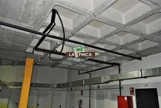 Garaje en alquiler en Milán - Pumarín - Teatinos en Oviedo