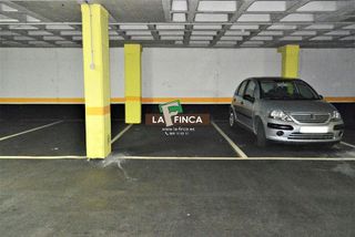 Garaje en alquiler en Milán - Pumarín - Teatinos en Oviedo