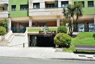 Garaje en alquiler en Milán - Pumarín - Teatinos en Oviedo