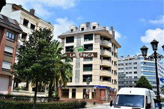 Garaje en alquiler en Milán - Pumarín - Teatinos en Oviedo