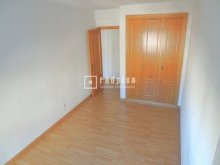 Piso en alquiler en Valdeacederas en Madrid
