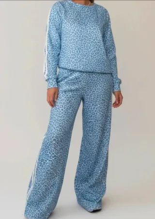 Conjunto chándal animal print Adidas azul