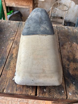 Asientos Derbi Variant SL America Bola 8 y Careta.