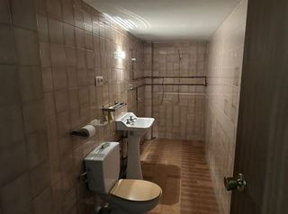 Local comercial en venta en Avda de Madrid - Pº de la Estación en Jaén