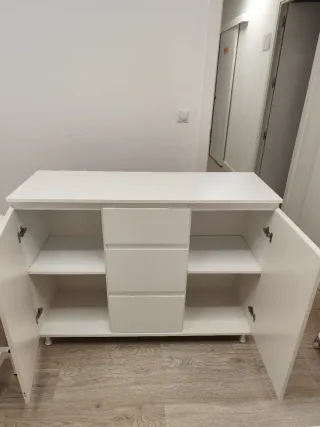 Mueble blanco con 3 cajones
