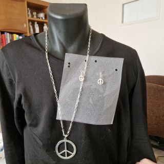 Conjunto collar y pendientes Paz