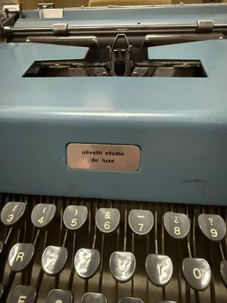 Máquina de escribir Olivetti azul
