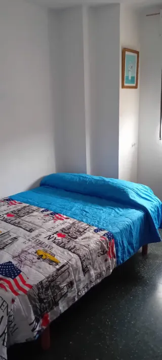 Alquilo habitacion persona sola latina que trabaje