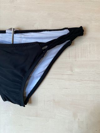 Bikini negro con trenzado negro y blanco