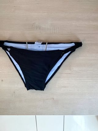 Bikini negro con trenzado negro y blanco
