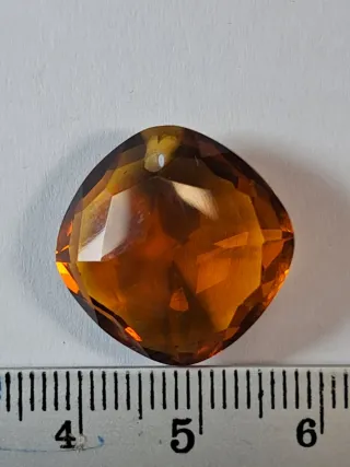 Ciondolo color legno ambra