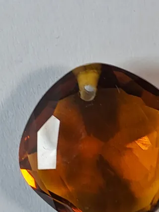 Ciondolo color legno ambra