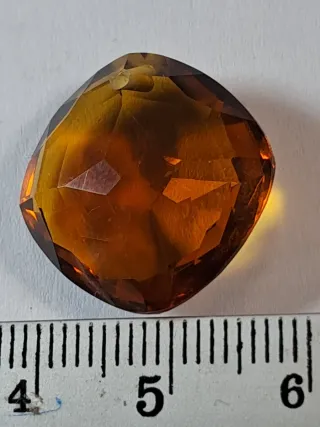 Ciondolo color legno ambra