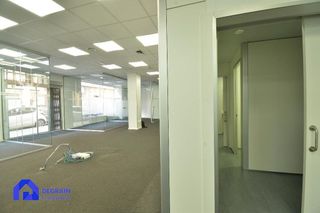 Local comercial en alquiler en Milán - Pumarín - Teatinos en Oviedo