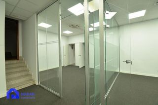 Local comercial en alquiler en Milán - Pumarín - Teatinos en Oviedo