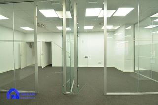 Local comercial en alquiler en Milán - Pumarín - Teatinos en Oviedo