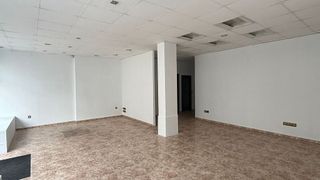 Local comercial en alquiler en El Llano en Gijón