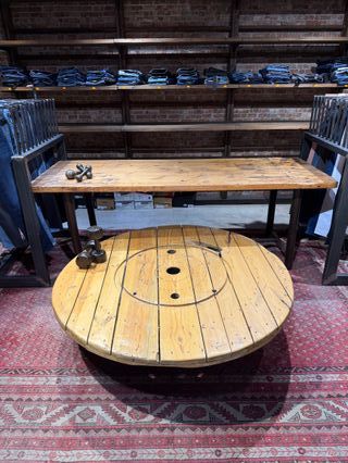 Mesa redonda madera estilo industrial