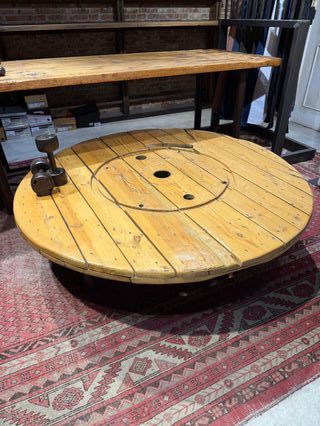 Mesa redonda madera estilo industrial