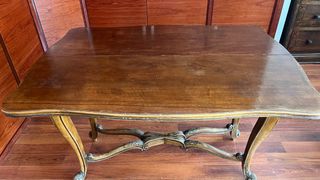 Mesa de madera antigua estilo francés