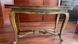 Mesa de madera antigua estilo francés