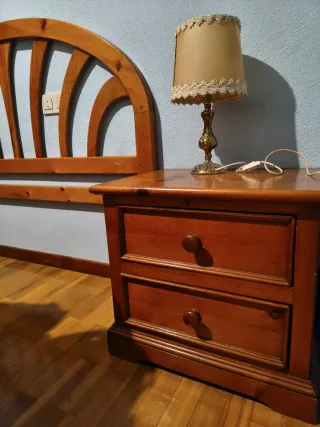 Mesilla de noche de madera