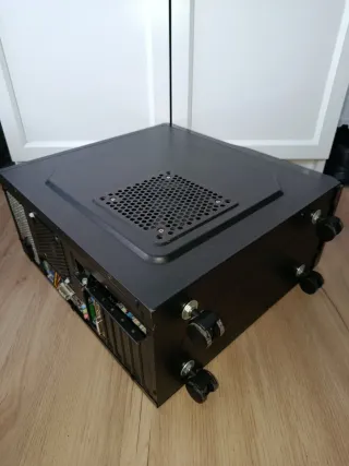 Torre PC Negra con detalles Rojos