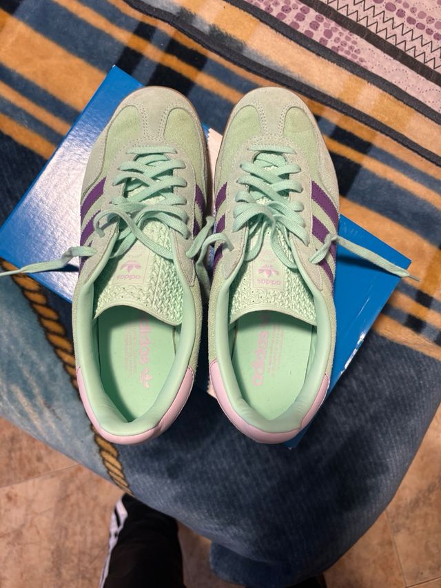 Adidas Gazelle Verde agua Mujer de segunda mano por 60 EUR en Crdoba en  WALLAPOP