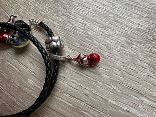 Pulsera Pandora Cuero Negro con Charms