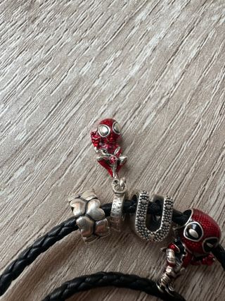 Pulsera Pandora Cuero Negro con Charms