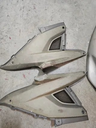 Vendo conjunto carenados para Yamaha aerox 1999