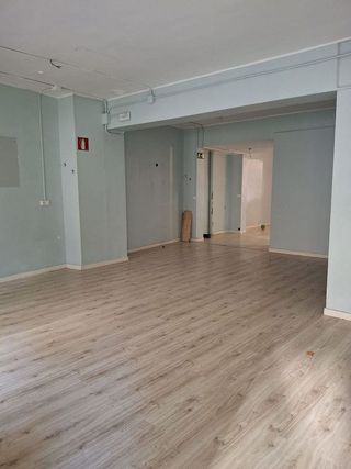 Local comercial en alquiler en La Plana en Esplugues de Llobregat
