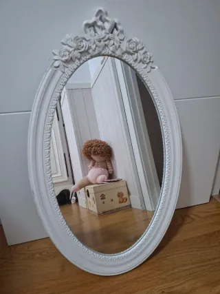 Espejo decorativo blanco ovalado