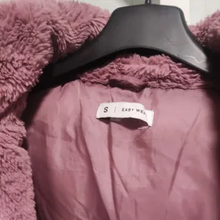 Abrigo rosa acolchado con capucha