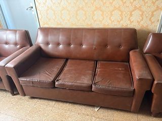 Sofa cama y 2 sillones marron de cuero vintage