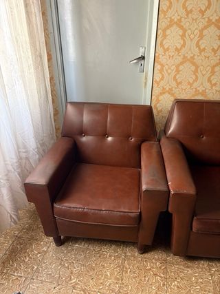 Sofa cama y 2 sillones marron de cuero vintage