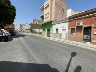 Casa adosada en venta en San Luis en Almería