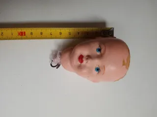 Teste di bambole antiche