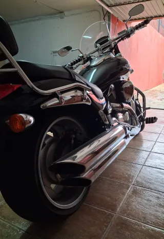 Suzuki Intruder M1800R Negra