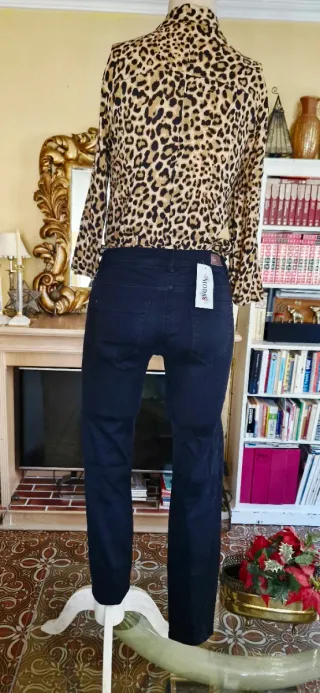 Vaqueros pitillo elásticos negros ZARA