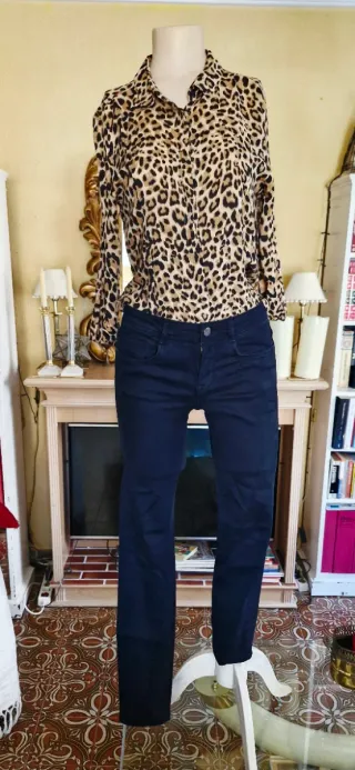 Vaqueros pitillo elásticos negros ZARA