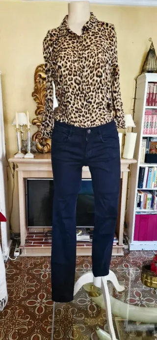 Vaqueros pitillo elásticos negros ZARA