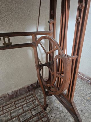Máquina de coser Alfa antigua