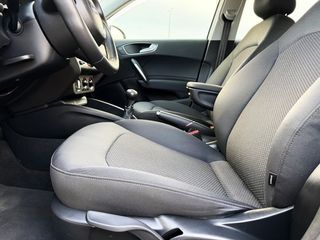 Audi A1 SPORTBACK 1.6 TDI 90cv AMBITION con NAVEGADOR, BLUETOOTH...