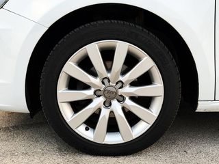 Audi A1 SPORTBACK 1.6 TDI 90cv AMBITION con NAVEGADOR, BLUETOOTH...