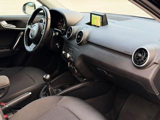 Audi A1 SPORTBACK 1.6 TDI 90cv AMBITION con NAVEGADOR, BLUETOOTH...