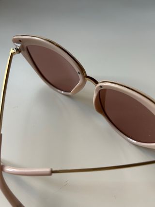 Gafas de sol vintage doradas y rosas