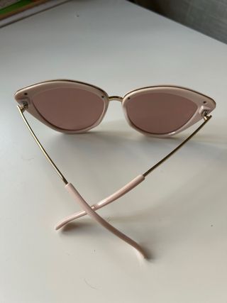 Gafas de sol vintage doradas y rosas