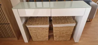 Mueble de entrada blanco con cristal