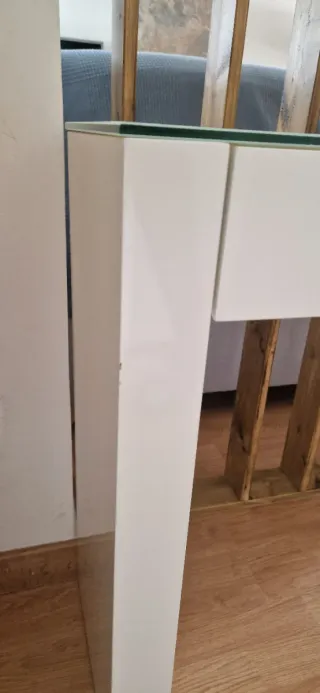 Mueble de entrada blanco con cristal